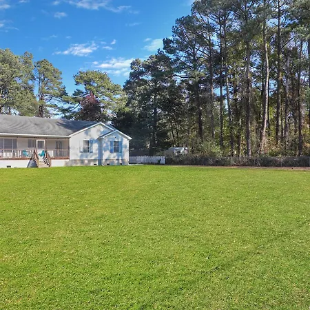 Horseshoe Hideaway - Cozy Home With Screened Porches!